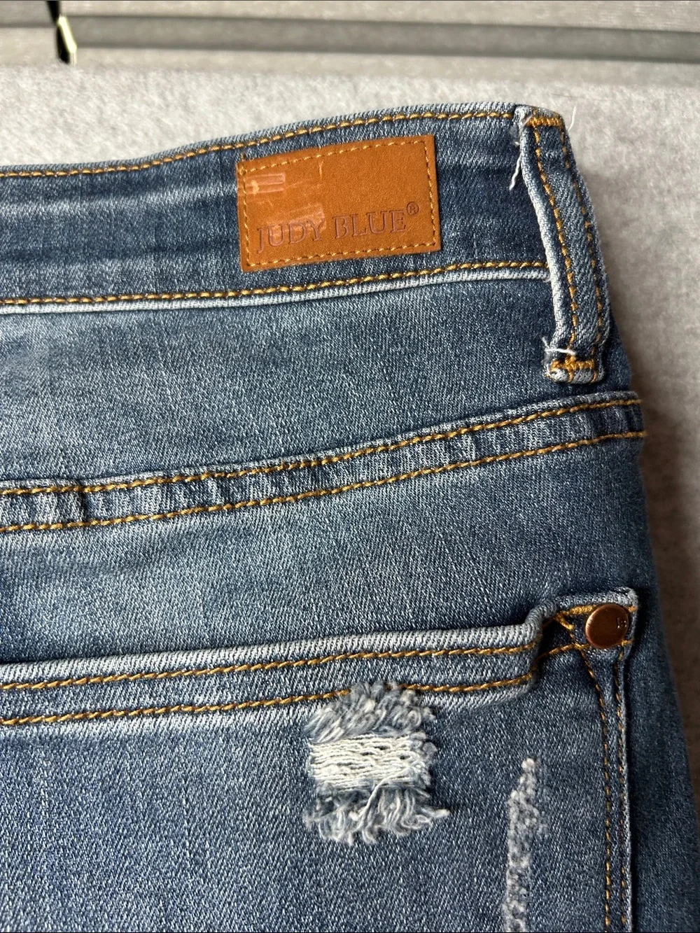 Judy Blue Distressed Jeans in Mid Blue with Red Patch Underlays‎